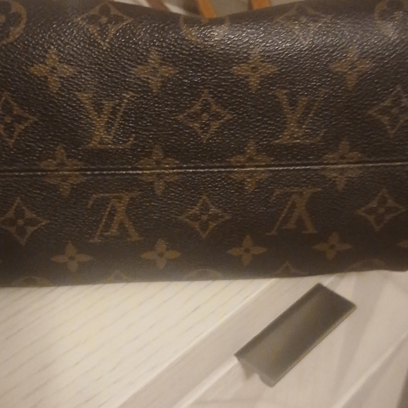 Totally - Picture 4 of 12